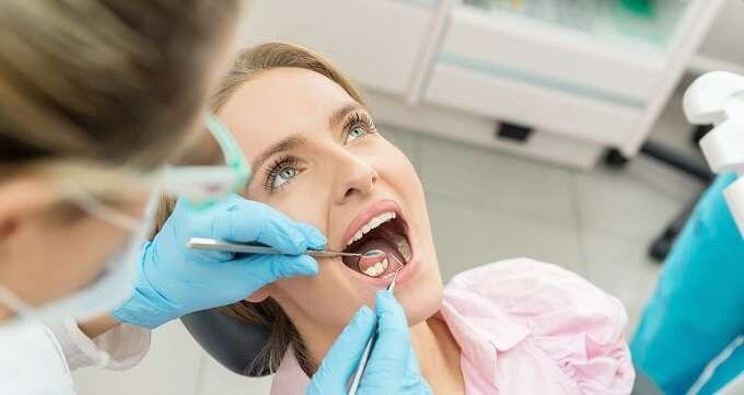 جراح دندانپزشک کیست؟
