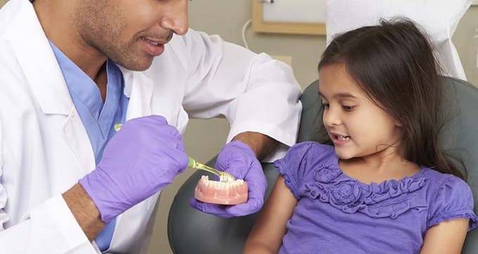 دندانپزشک کودکان کیست؟