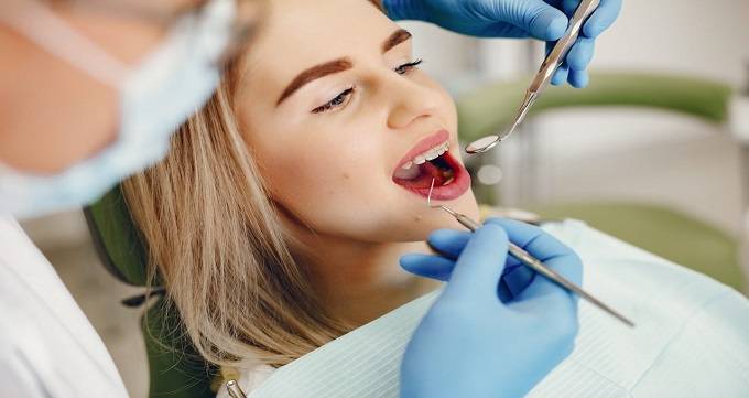 دندانپزشک درمان ریشه کیست؟