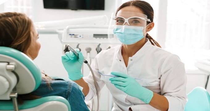 فرق دندانپزشک با دندانساز