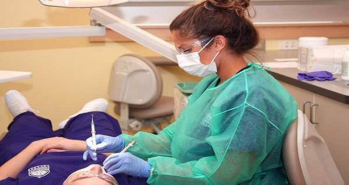 در چه مواقعی به درمان مجدد دندان عصب کشی شده نیاز است؟
