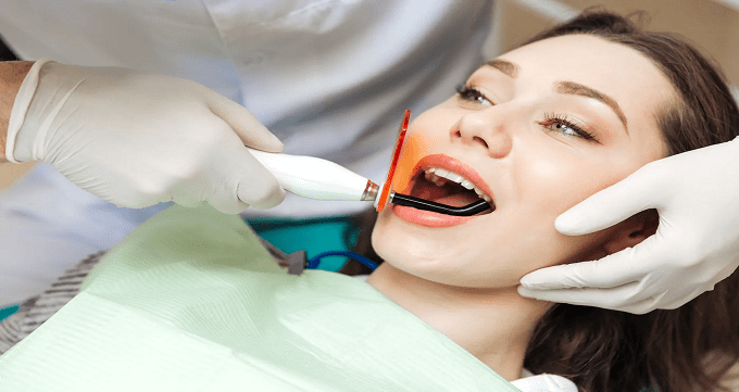 دندانپزشک زیبایی و ترمیمی کیست؟