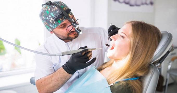 دندانپزشک زیبایی و ترمیمی چه مشکلاتی را درمان می کند؟